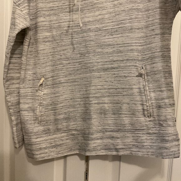 Talbots gray and white large petite long sleeve - Picture 2 of 6